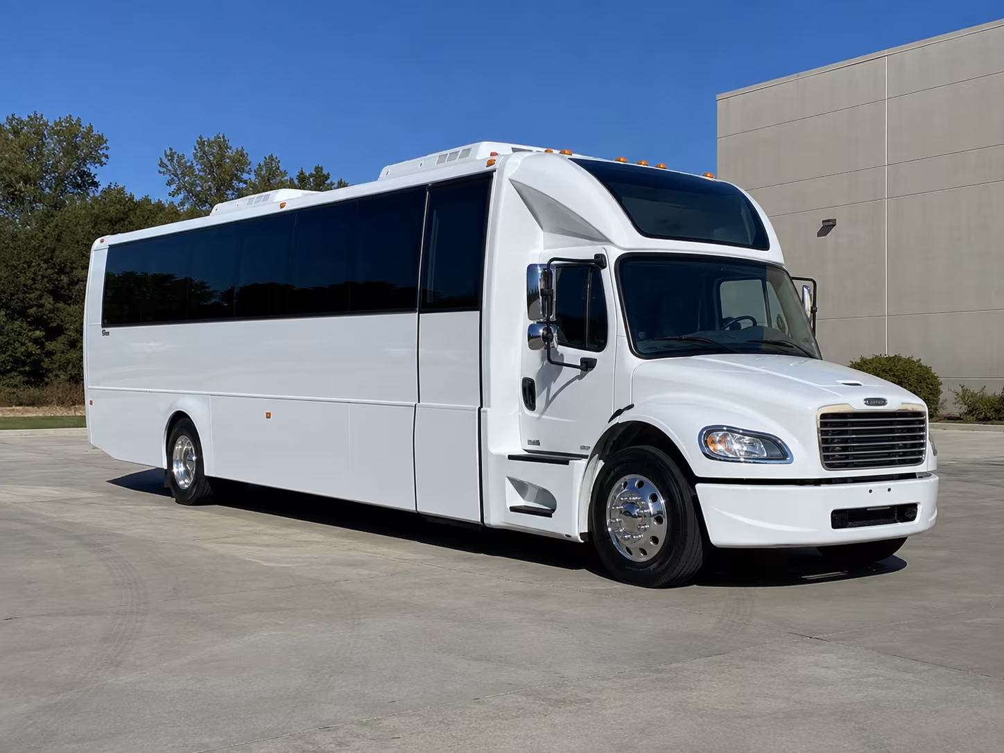 visalia 28 passenger party bus